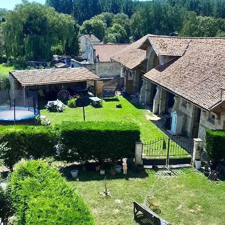 Confortable Avec Piscine Privee A Vassens 16 M² Apartment